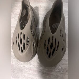 adidas Yeezy Foam RNR Stone Taupe